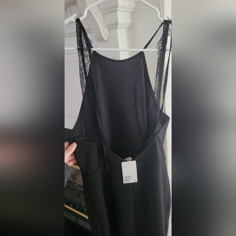 Elegant Black Sleeveless Dress - Picture 3 of 3